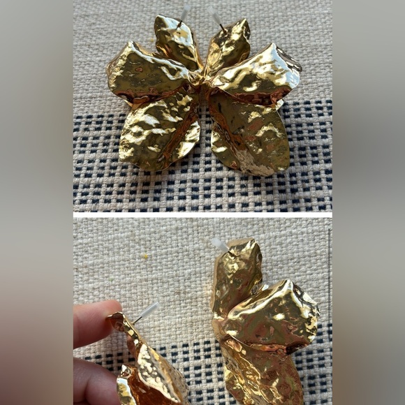 Beautiful Gold Fan Earrings - Picture 3 of 3